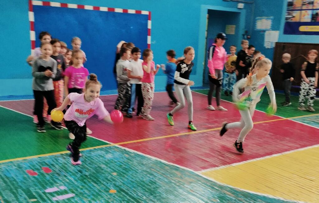 "Ура, каникулы": школьники Каменского приобщаются к спортивным соревнованиям