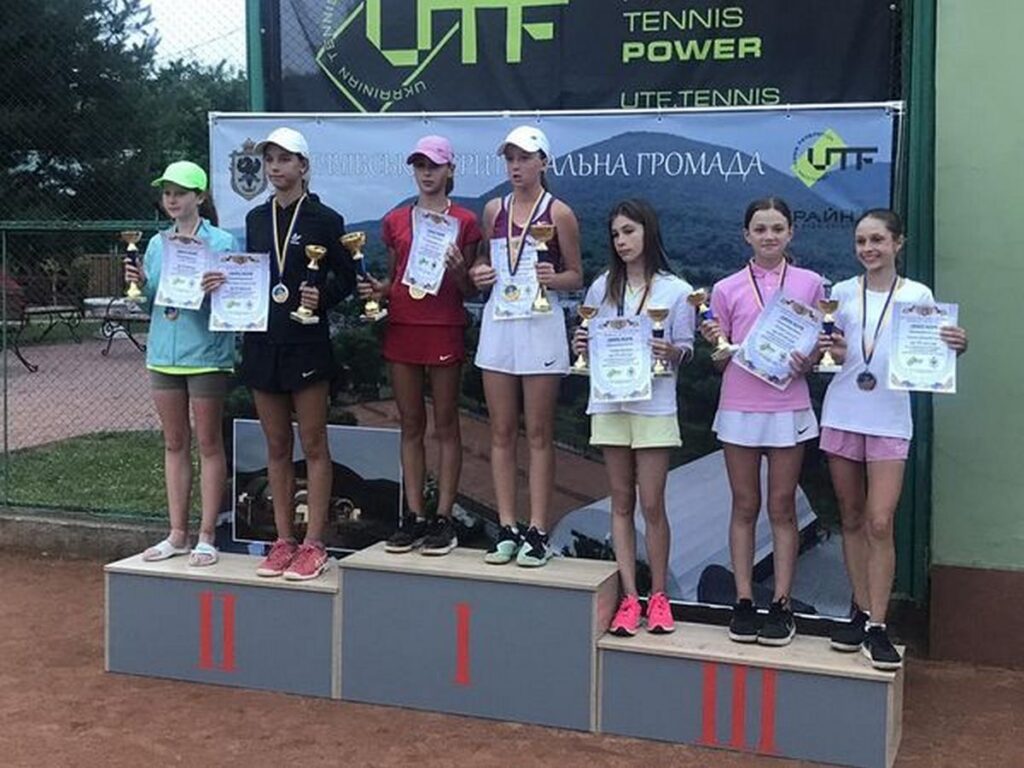 Кам'янські тенисистки вибороли бронзу чемпіонату України