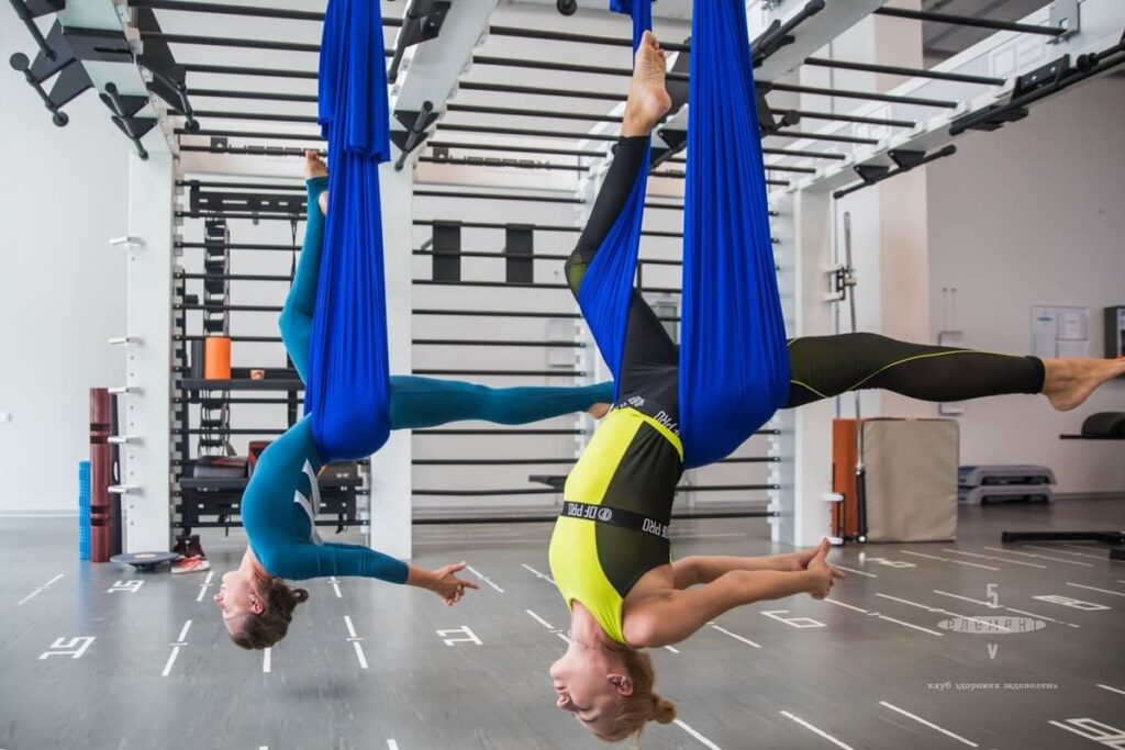 Fly-йога: ключові аспекти та переваги фітнесу в повітрі