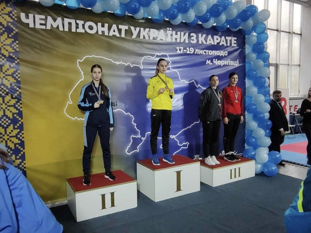 Криворожские каратистки ступили на пьедестал победителей на Чемпионате Украины