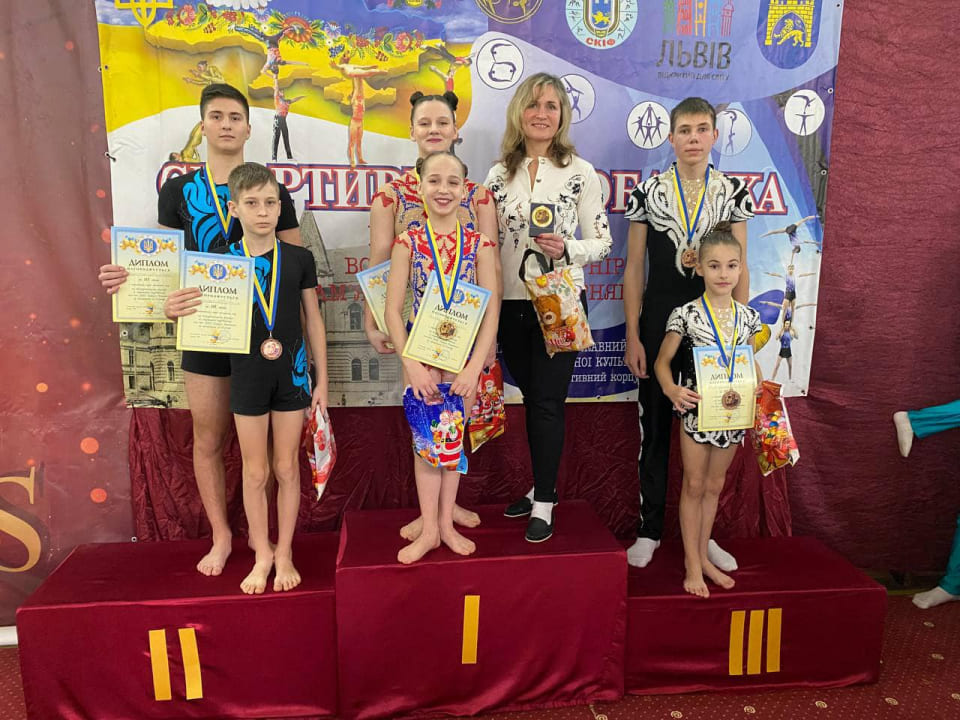 Спортсмени з Дніпропетровщини виступили на Всеукраїнському турнірі зі спортивної акробатики