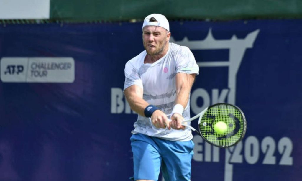 Кам'янчанин Ілля Марченко зазнав поразки на старті кваліфікації Australian Open-2024