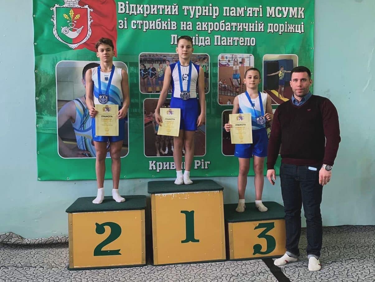 7 та 8 лютого у місті Кривий Ріг пройшов чемпіонат Дніпропетровської області зі стрибків на акробатичній доріжці.