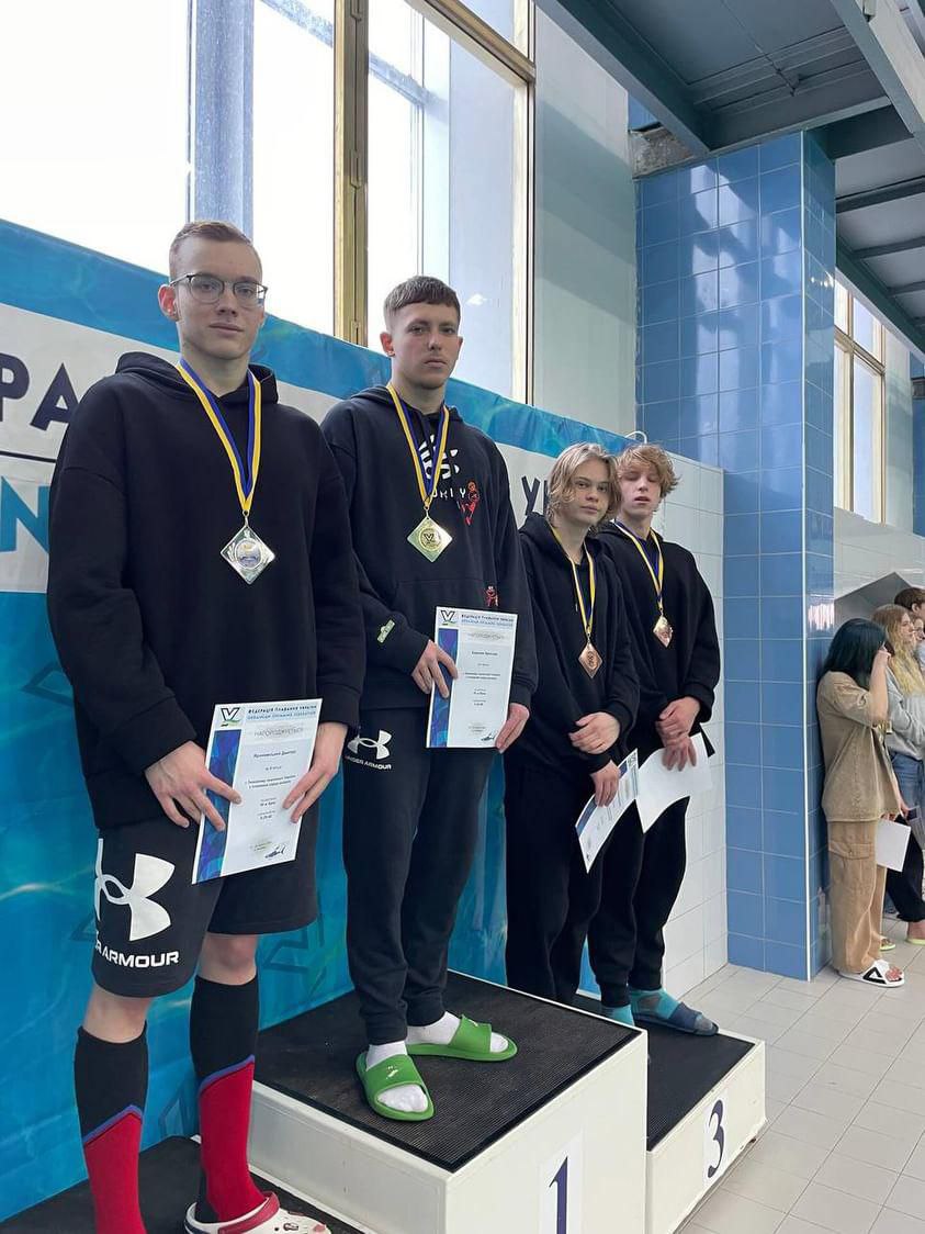 Кам'янські плавці здобули 13 нагород чемпіонату України в Броварах