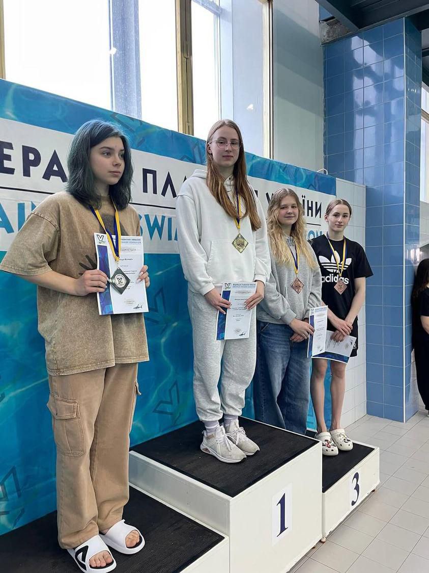 Кам'янські плавці здобули 13 нагород чемпіонату України в Броварах