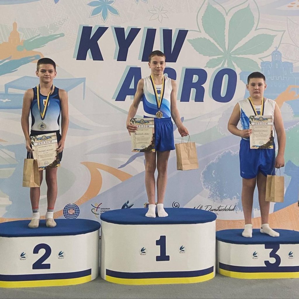 Кам'янчани стали призерами всеукраїнських змагань зі стрибків на акробатичній доріжці