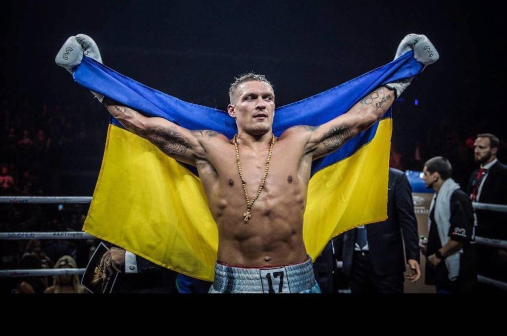 Промоутер Ф'юрі розкритикував Усика через відмову від пояса IBF