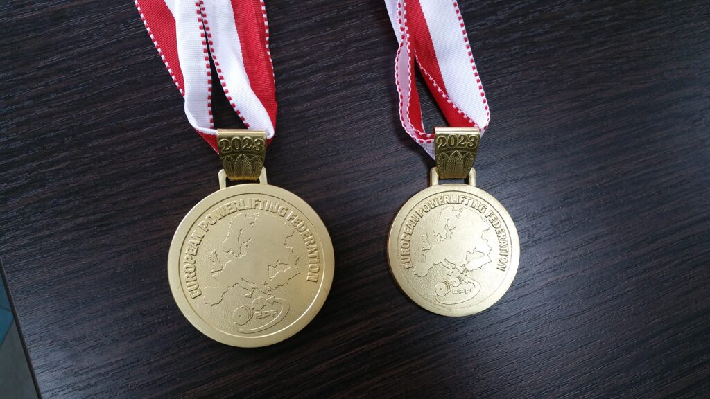 В Каменском поздравляли чемпионку Европы по пауэрлифтингу 1 награды чемпионата Европы