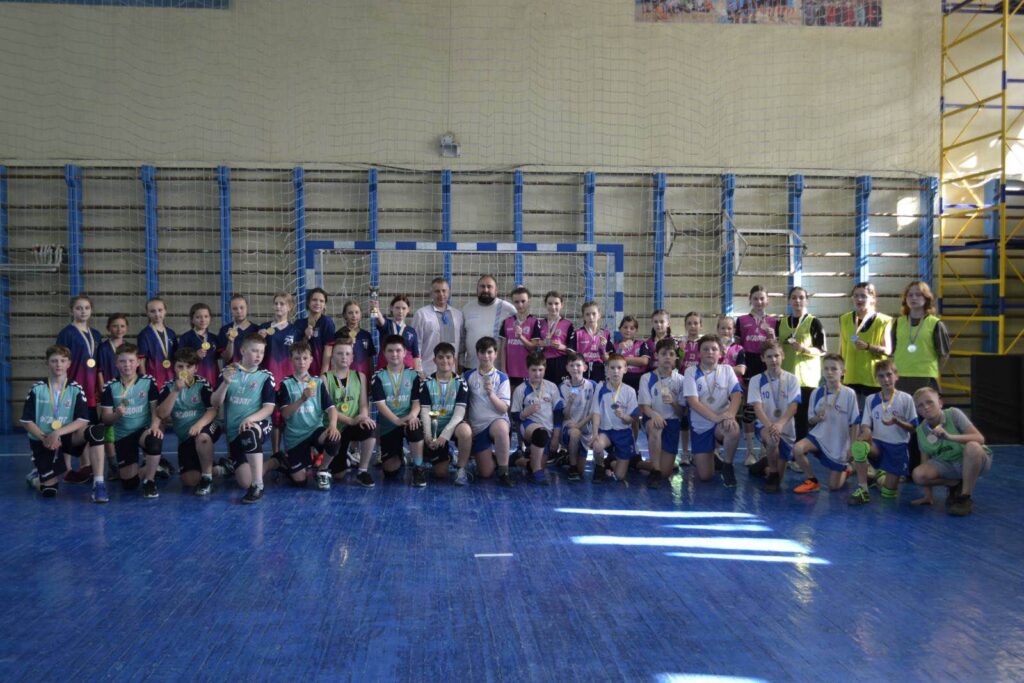 Юні гандболісти Кам’янського змагалися за кубок ДЮСШ№1 3 Кубок ДЮСШ №1 з гандболу