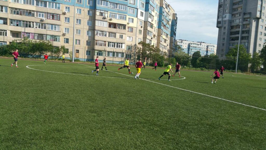 У Кам'янському продовжуються ігри чемпіонату міста з футболу 