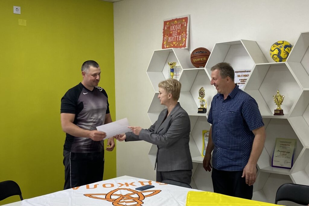 Веслувальники та волейболісти з Кам'янського вирушають на нові змагання