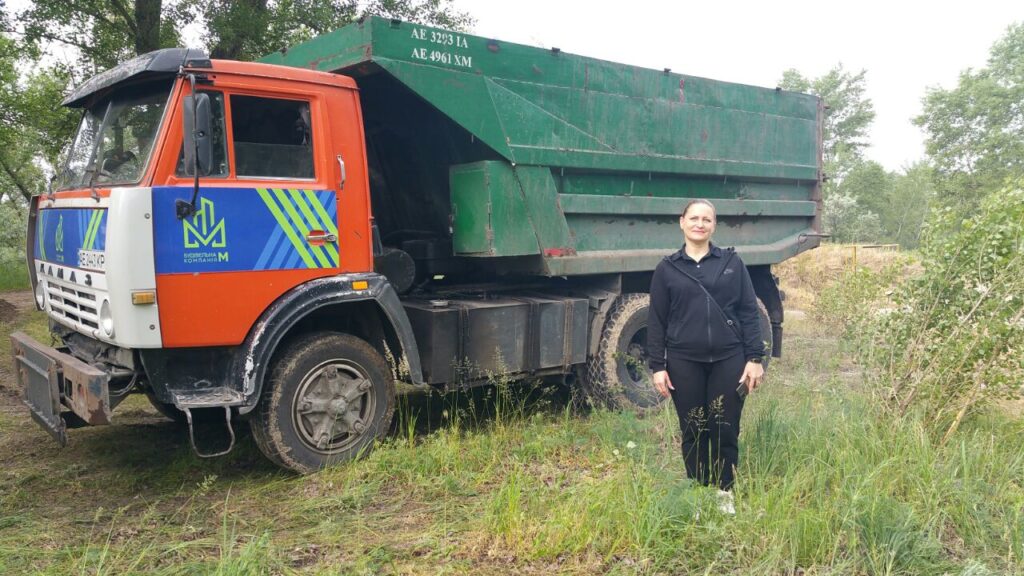 У Кам’янському оновлюють літні волейбольні майданчики