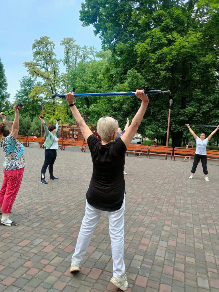 Занятия спортом на свежем воздухе в Каменском