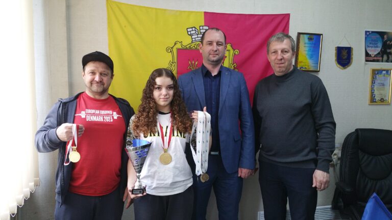 У Кам’янському вітали чемпіонку Європи з пауерліфтингу