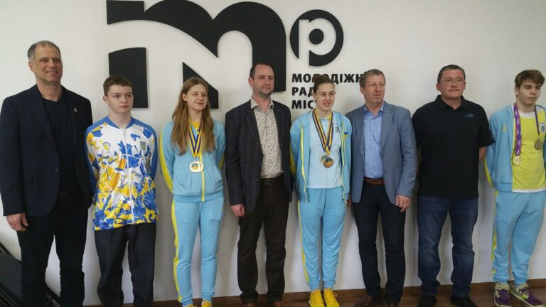 У Кам’янському вітали плавців