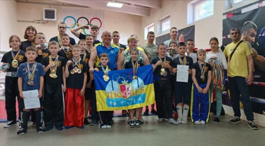 Шесть кикбоксеров Каменского стали кандидатами в мастера спорта