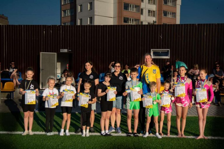 Від самих маленьких до справжніх чемпіонів: у Кам’янському змагалися акробати