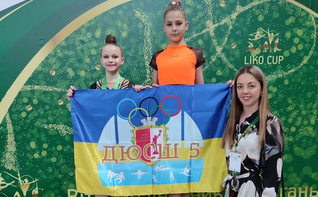 Гимнастки Каменского завоевали золотые и серебряные награды всеукраинских соревнований