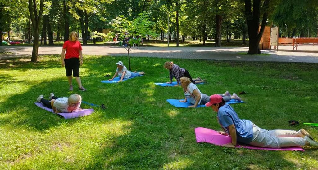 Йога на свіжому повітрі: нова розминка для мешканців спортивного Кам’янського