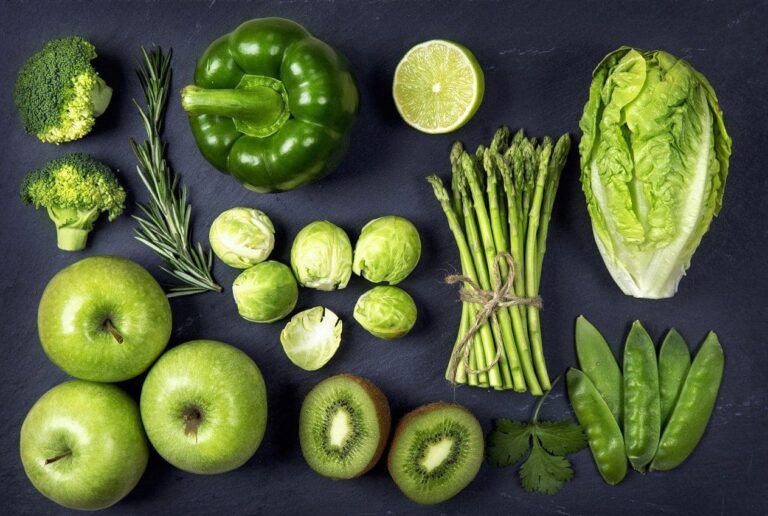 Зеленые суперфуды: 5 продуктов, содержащих менее 30 калорий