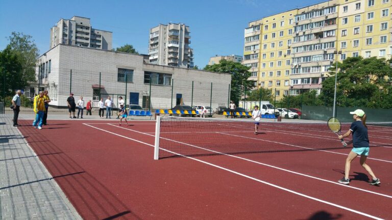 У Кам’янському відкрили сучасні літні корти