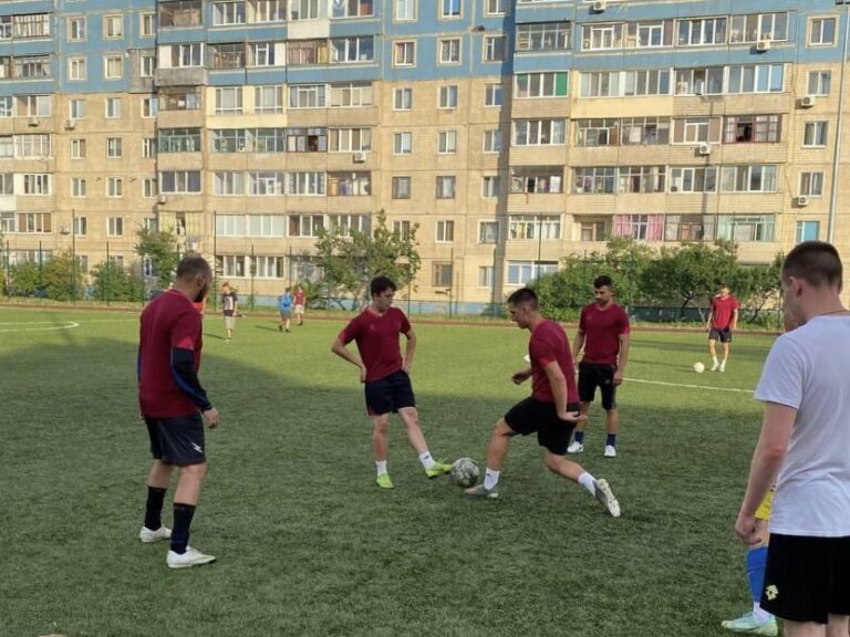 В Каменском отыграны игры 6-го тура чемпионата города по футболу: результаты