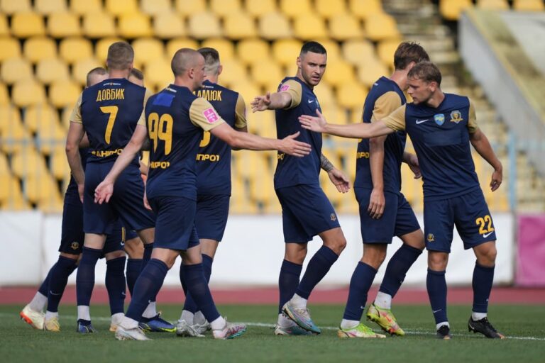 “Дніпро-1” зіграє з празькою “Славією”: прогнози букмекерів та де дивитися матч
