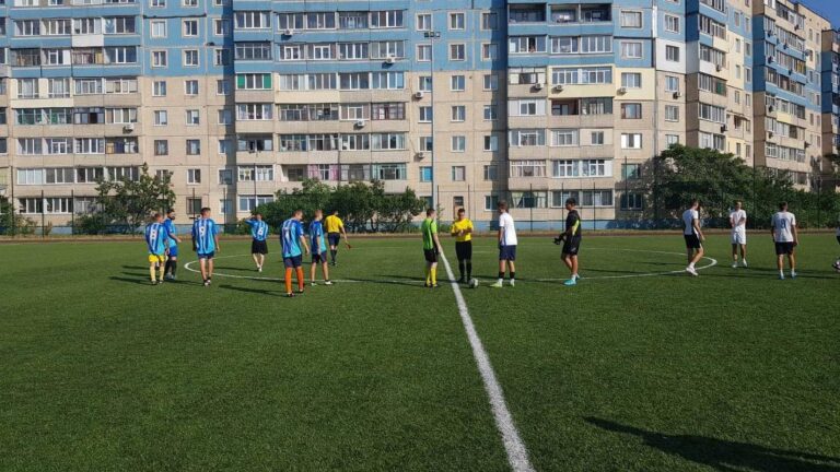 В Каменском сыграны игры второго тура чемпионата города по футболу: результаты матчей