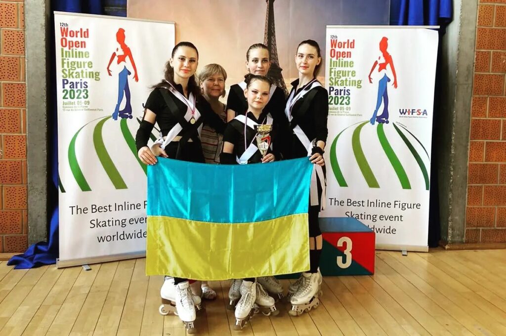 Фигуристки Каменского вернулись с наградами из Парижа