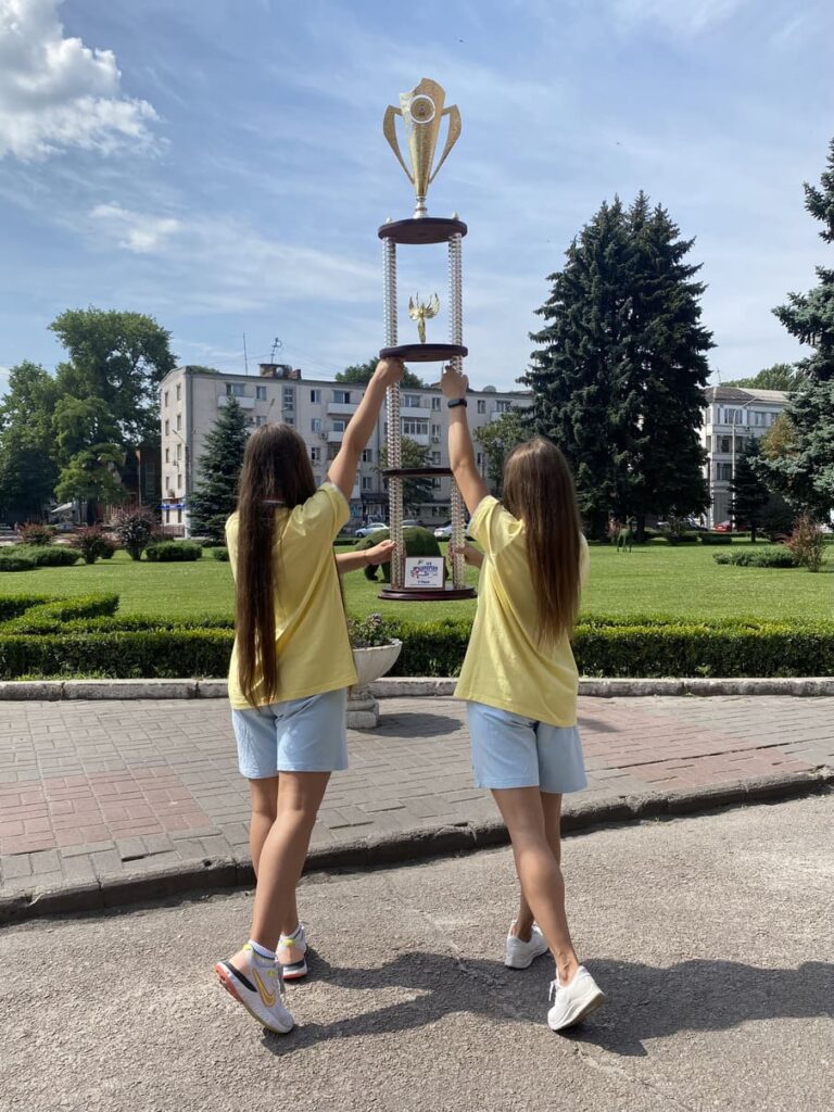 В Каменском поздравили чемпионок Европы по черлидингу
