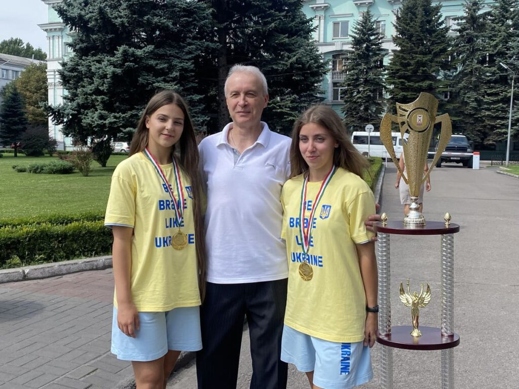 В Каменском поздравили чемпионок Европы по черлидингу