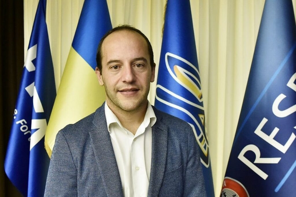 Жіноча збірна України з футболу залишається без тренера