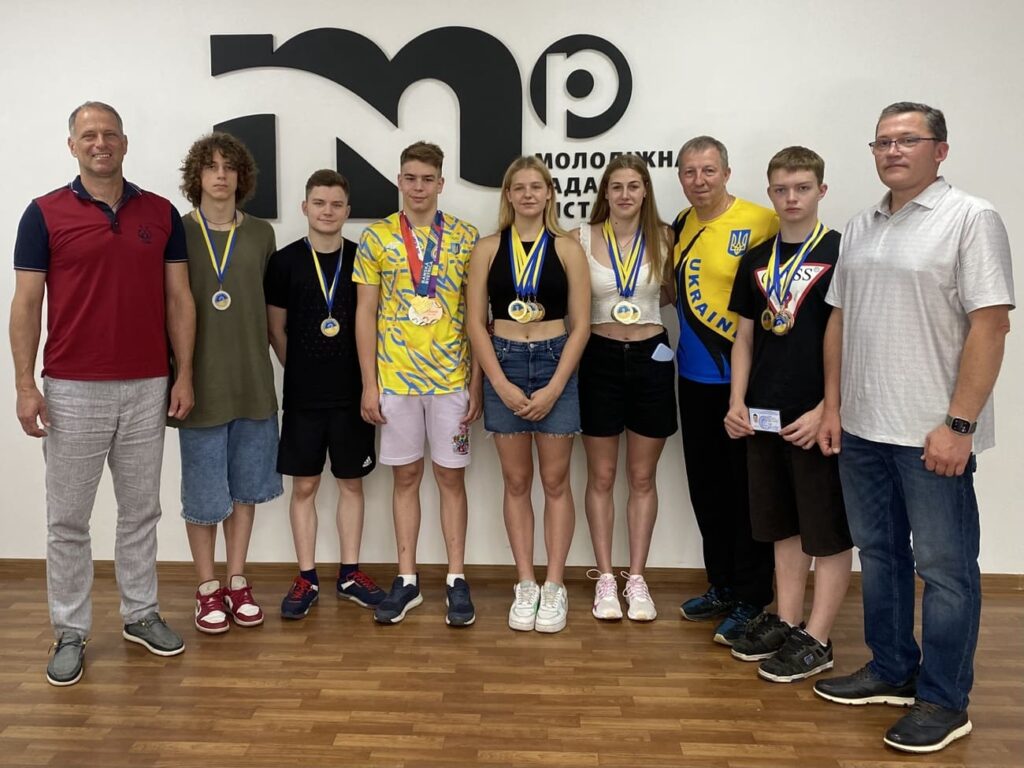 “Ви – наша гордість”: у Кам’янському вітали переможців та призерів турнірів з плавання