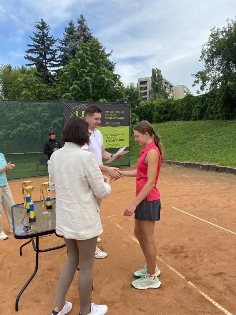 У Кам'янському привітали чемпіонку України з тенісу