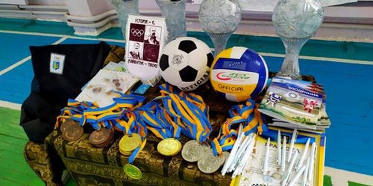 У Кам’янському пройшов турнір з волейболу “Незламний народ – незламної країни”, присвячений Дню молоді