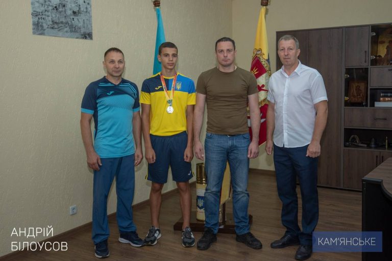 В Каменском поздравили серебряного призера Всемирной Гимназиады