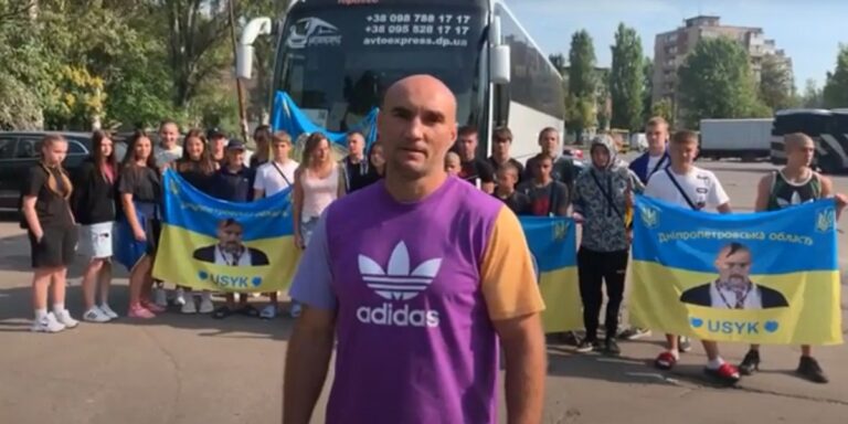 Боксери Дніпропетровщини поїхали до Польщі повболівати за Олександра Усика