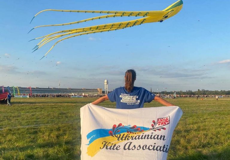 Спортсменка з Дніпропетровщини виступила на Міжнародному фестивалі повітряних зміїв у Німеччині