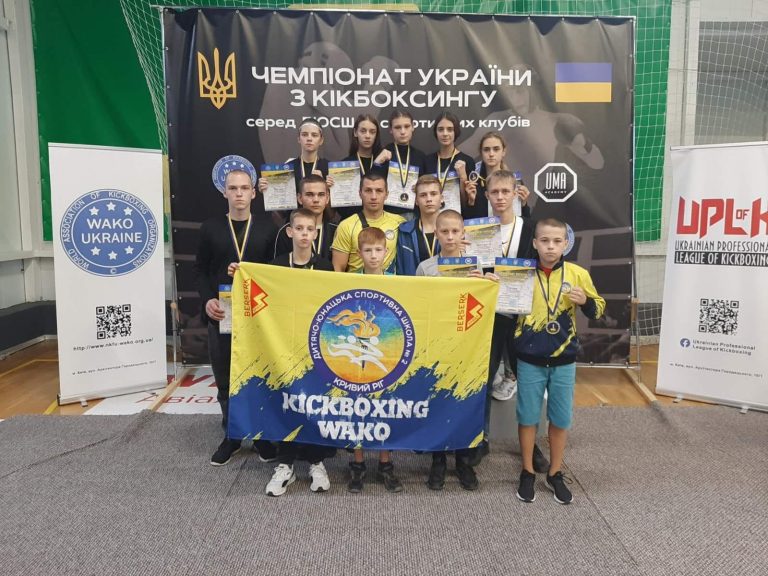 Криворожские кикбоксеры завоевали 12 наград на чемпионате Украины