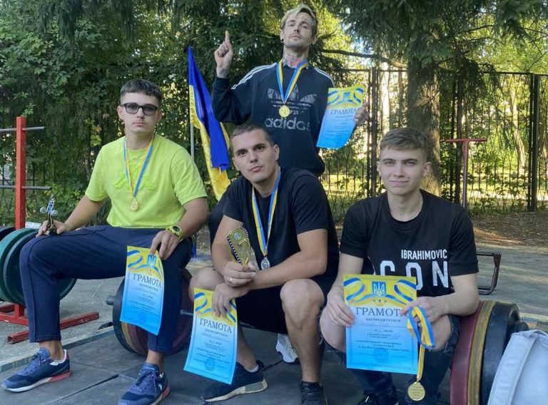 Каменские спортсмены победили на открытом первенстве по пауэрлифтингу