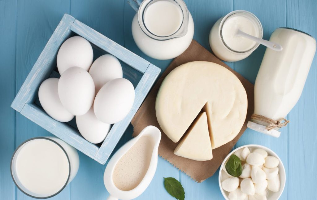 Кисломолочні продукти: чому варто включити їх в свій раціон