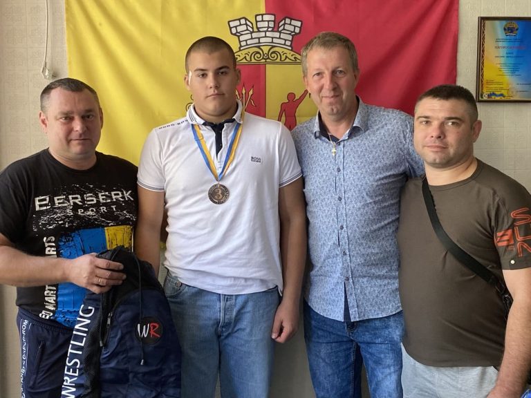 В Каменском поздравили бронзового призера Кубка Украины по греко-римской борьбе