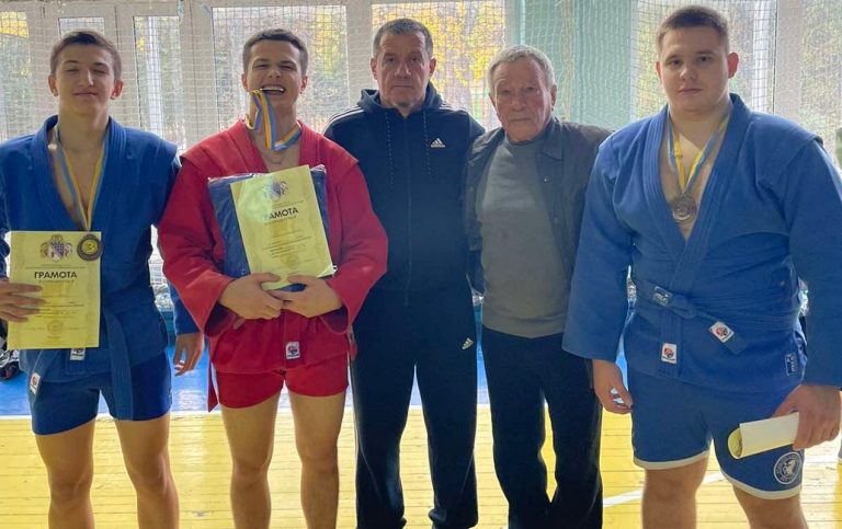 Никопольские спортсмены – призеры областного чемпионата по борьбе самбо