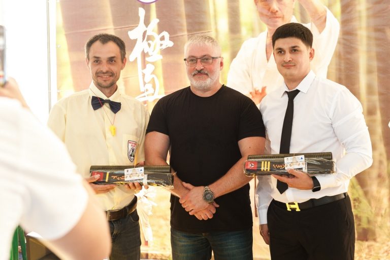 Каратисти Кам’янського отримали чорні пояси