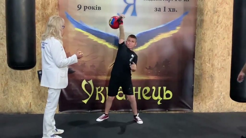 9-річний українець став світовим рекордсменом в гирьовому спорті