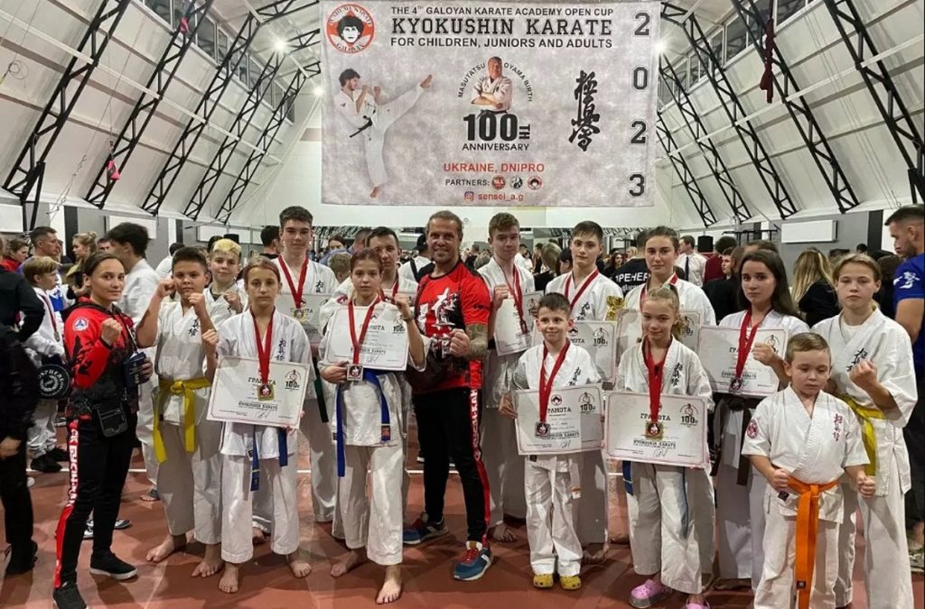 Каратисти Кам’янського успішно виступили в Дніпрі