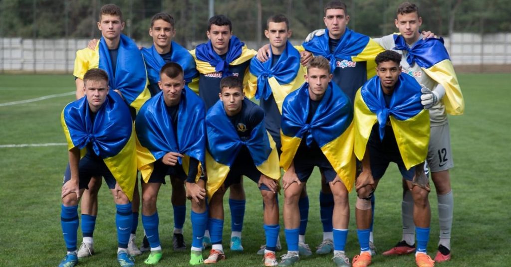 Дві юнацькі команди “Дніпро-1” вийшли в 1/8 фіналу традиційного обласного турніру