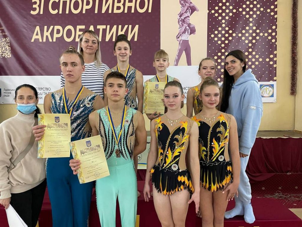 Акробаты Каменского успешно выступили на чемпионате Украины
