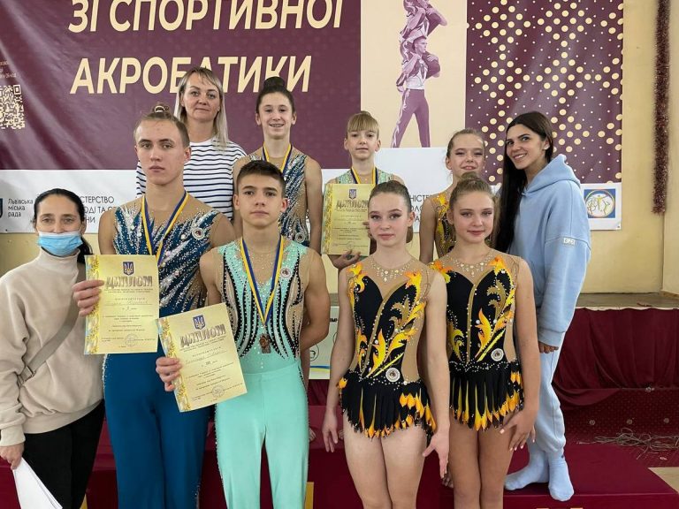 Акробаты Каменского успешно выступили на чемпионате Украины