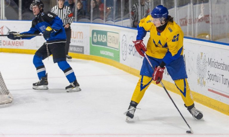 Молодіжна збірна України з хокею виграла свій перший матч